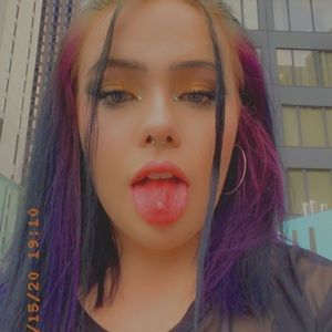 Meet your Posher, Caitlin